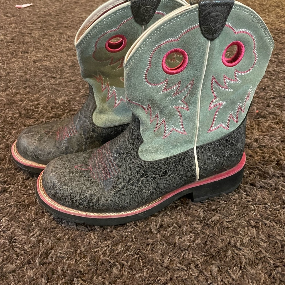Womens ariat boots size 8.5